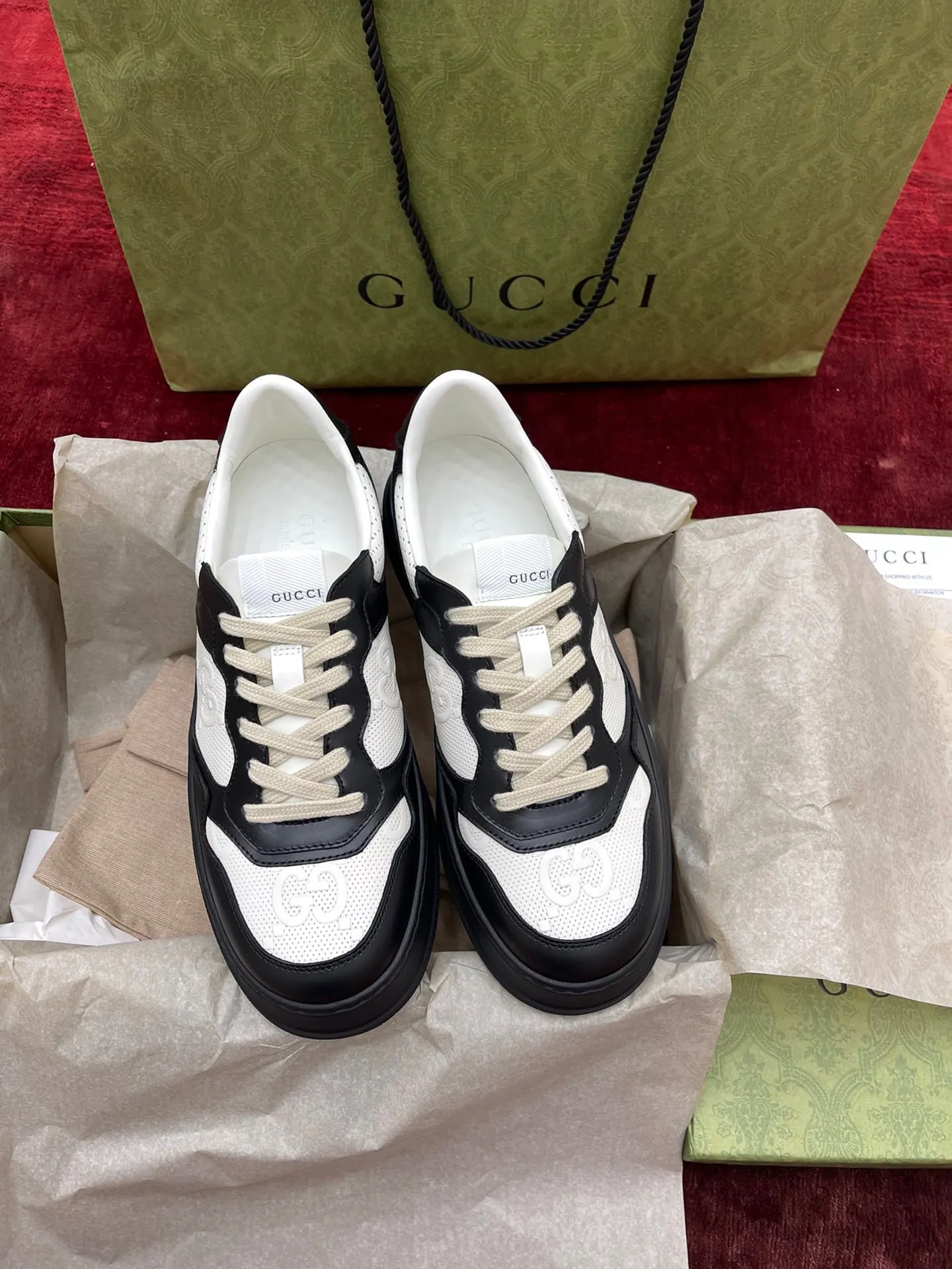 👟👟Ex-factory price 480👟👟 Gucc*i~~New upgraded version, original original color @GG couple's thick-soled shoes...biscuit shoes...white shoes...sneakers...flat shoes...catwalk style: celebrities, Internet celebrities, Xiaohongshu, etc. will definitely plant grass and call❤ Original customized cowhide fabric (classic old floral fabric, perforation, embossing process), the original bottom has a big logo, and there is a GG on the heel Logo, 5cm thick sole, classic Gucci webbing... Women's size 35-40, men's size 39-44